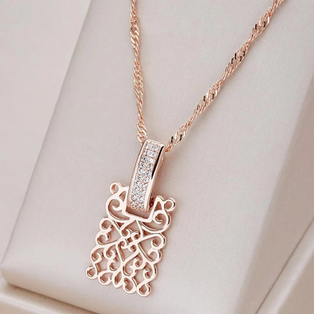 Chris | Elegant Gold Mandala Necklace