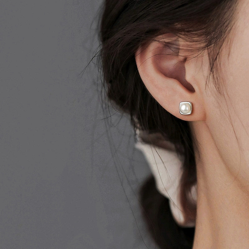 Vita | Elegant Pearl Earrings