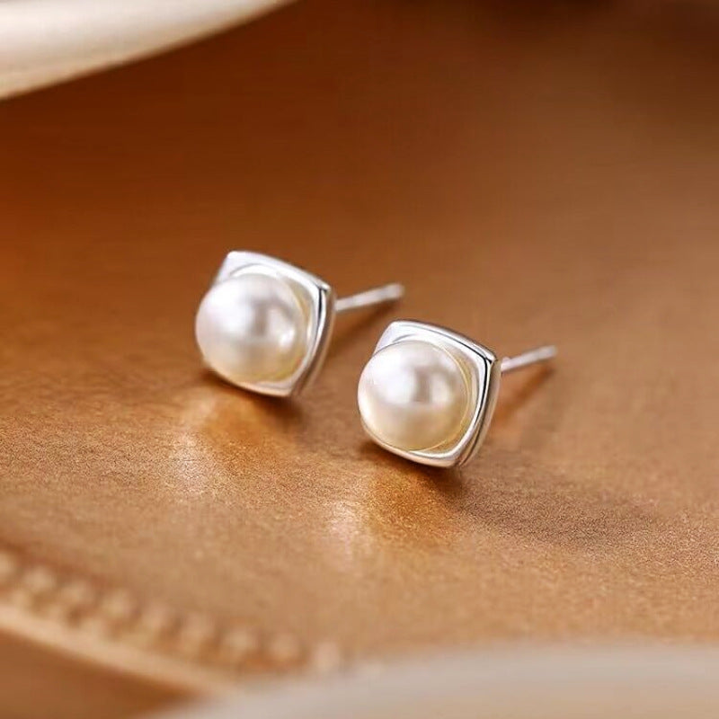 Vita | Elegant Pearl Earrings