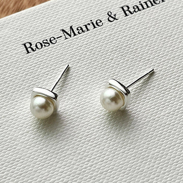 Vita | Elegant Pearl Earrings