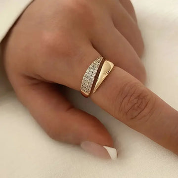 Elegant Ring with Sparkling Stones