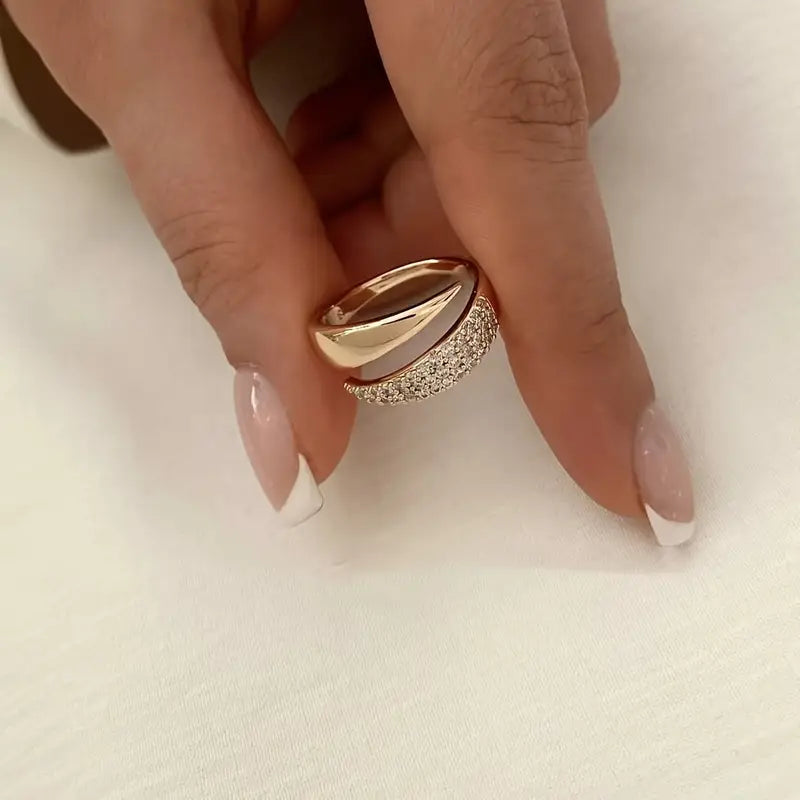 Elegant Ring with Sparkling Stones