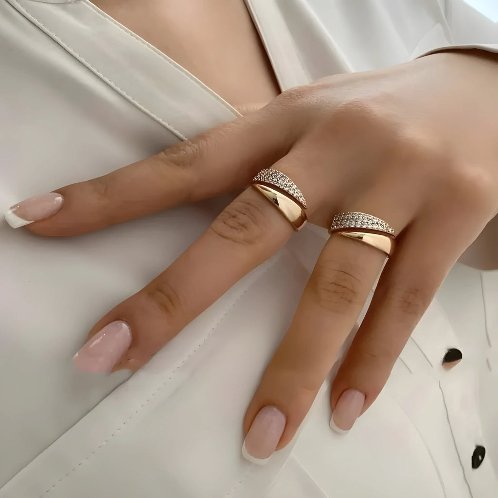 Elegant Ring with Sparkling Stones