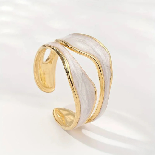 Abbey | Elegant Gold Wave Ring