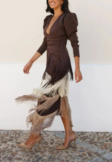 Clara | Robe midi élégante avec manches à franges