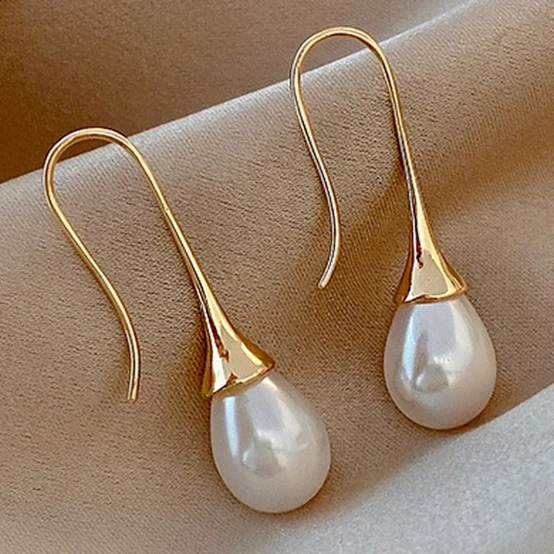 June | Pearl earrings