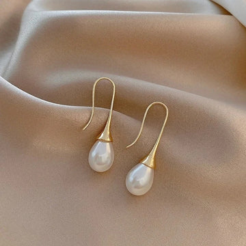 June | Pearl earrings