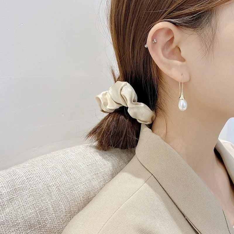 June | Pearl earrings