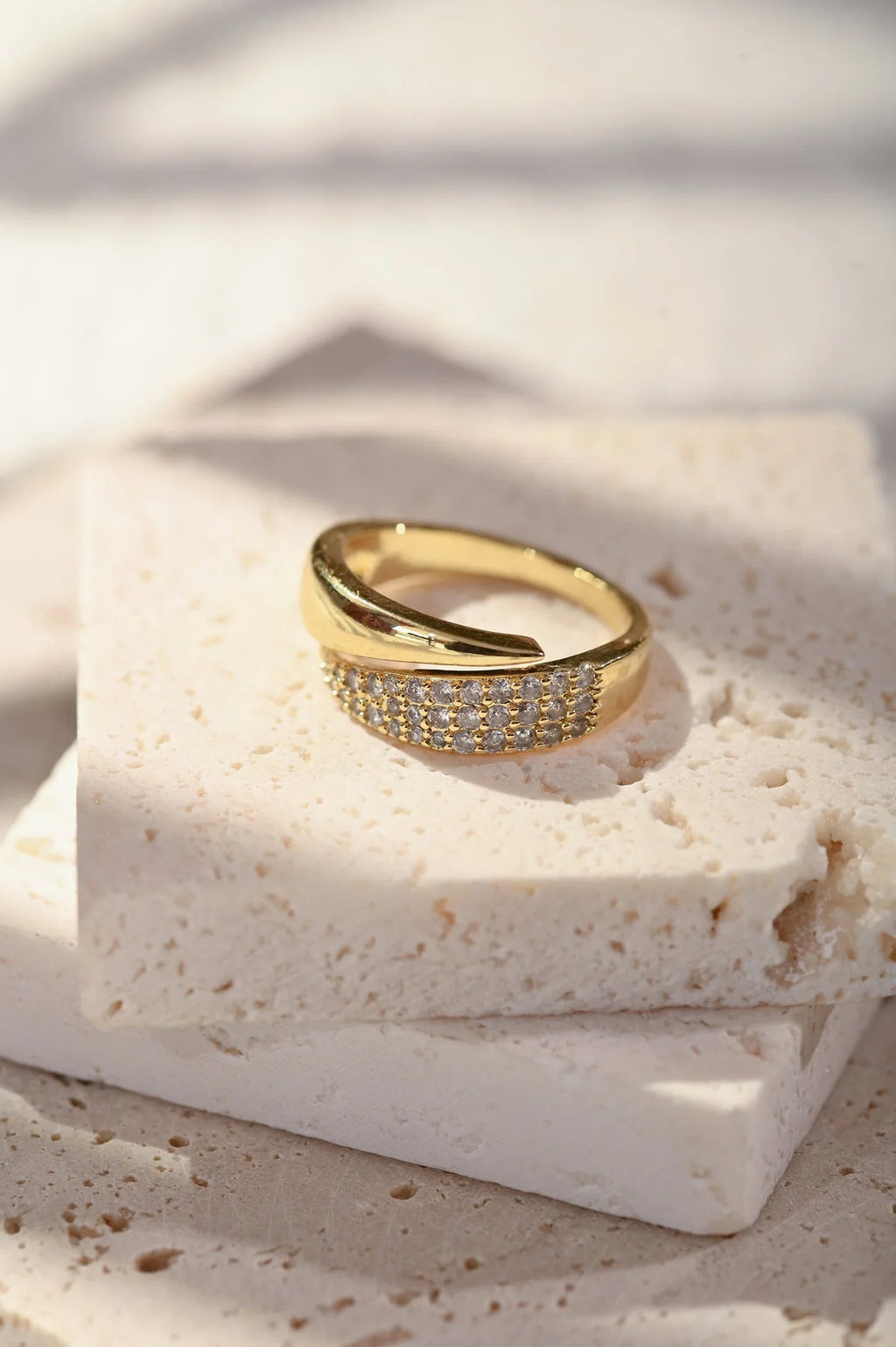 Elegant Ring with Sparkling Stones
