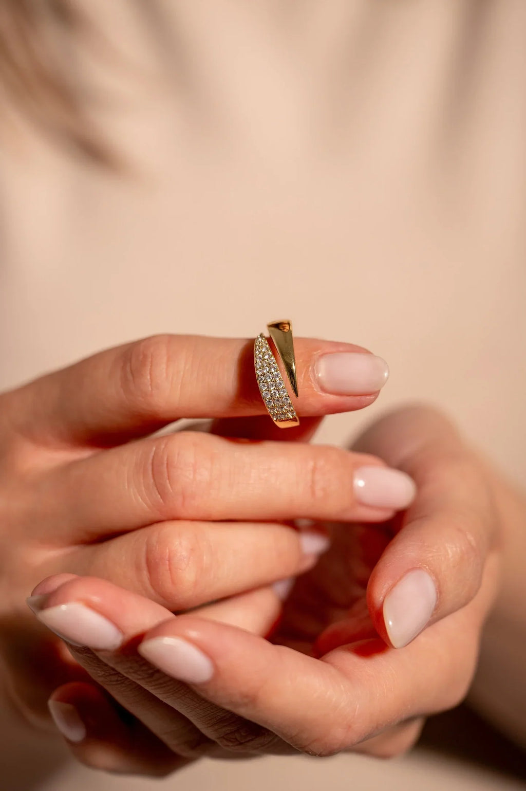 Elegant Ring with Sparkling Stones